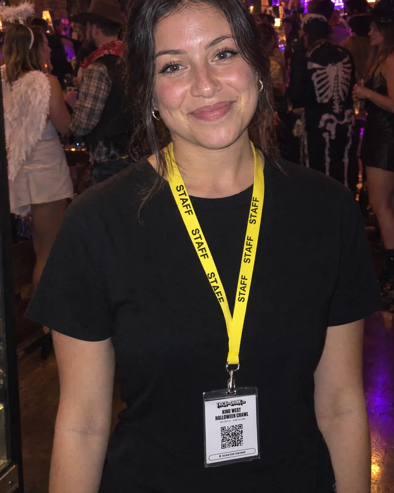 Example of a crawl host wearing a yellow lanyard around their neck